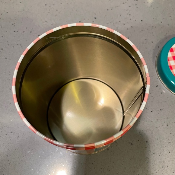 3 Raggedy Ann and Andy vintage tin containers - Picture 7 of 8